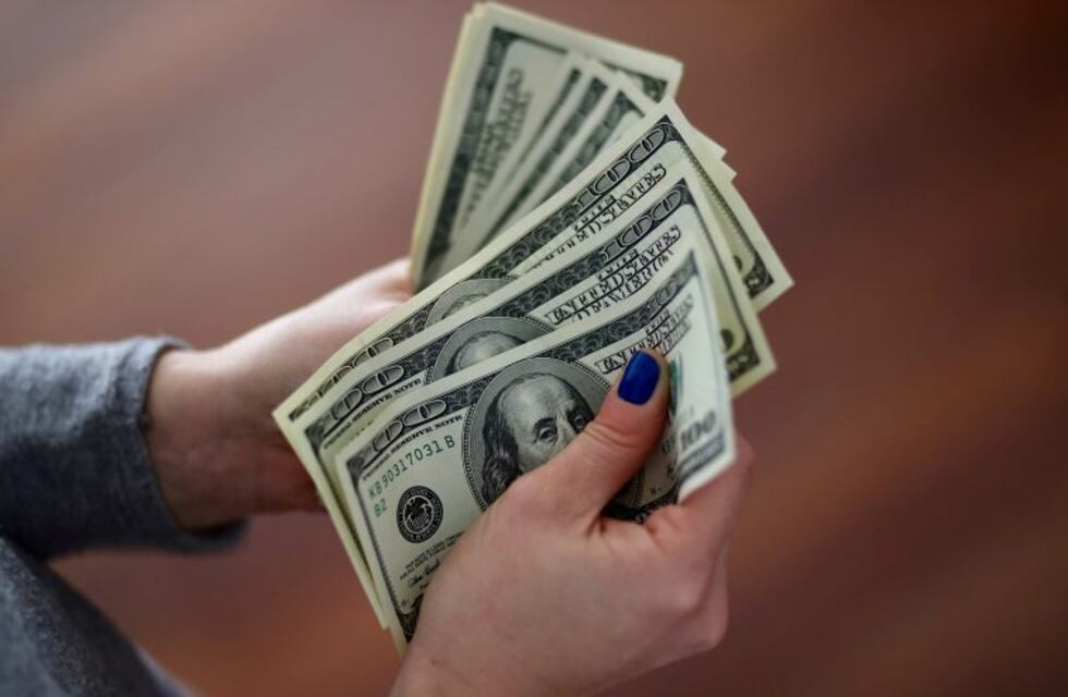 Los argentinos tienen más de U$S300.000 millones en el exterior o "debajo del colchón"