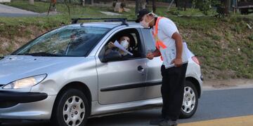 Controles vehiculares en los ingresos a Villa Carlos Paz\u002E (Foto: Municipal)\u002E