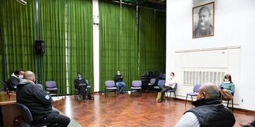 Reunión por tránsito y estacionamiento en la zona de bancos de Rafaela