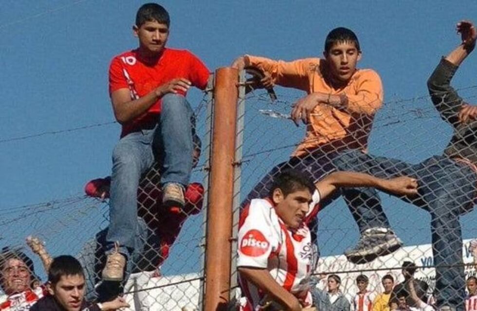 Wanchope Ábila: sus ídolos y la foto en el alambrado como hincha de Instituto