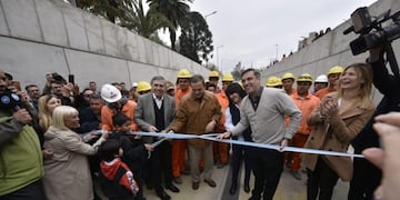 Ramón Mestre en la inauguración del Nudo Vial de Plaza España en medio de las protestas de taxistas y remiseros por la llegada de Uber\u002E