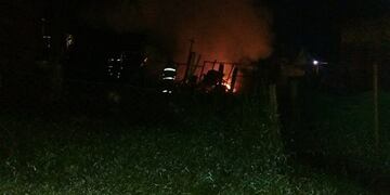 Se incendió una casa en Puerto Iguazú\u002E No hubo heridos, pero si pérdidas materiales\u002E