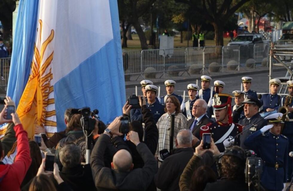 Lifschitz aseguró que el incidente del cuchillo "no empañó para nada" el Día de la Bandera