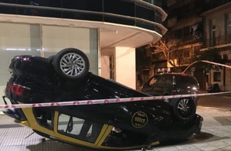 Tres heridos por un choque y vuelco en Constitución