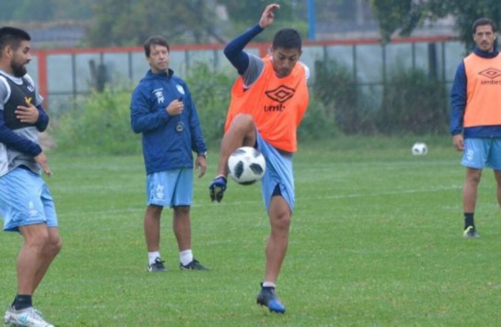 Zielinski designó 19 futbolistas para buscar la clasificación en Paraguay