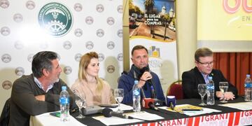 La presentación del segundo Gran Outlet del centro estuvo a cargo de José Frana, Florencia Muriel, Diego Peiretti y Andrés Ferrero (Prensa Municipalidad de Rafaela)