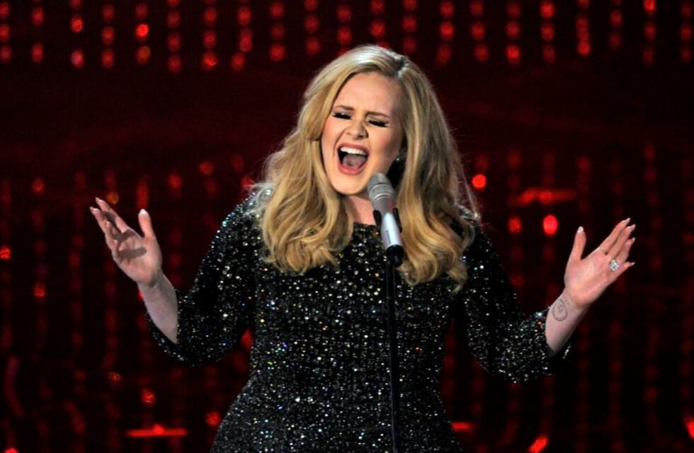 Adele reveló una noticia en forma privada pero se filtró el audio y sus fans enloquecieron
