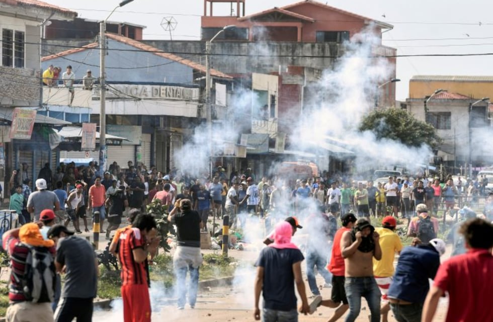 Bolivia: la OEA pidió segunda vuelta y hubo enfrentamientos en las calles de Santa Cruz