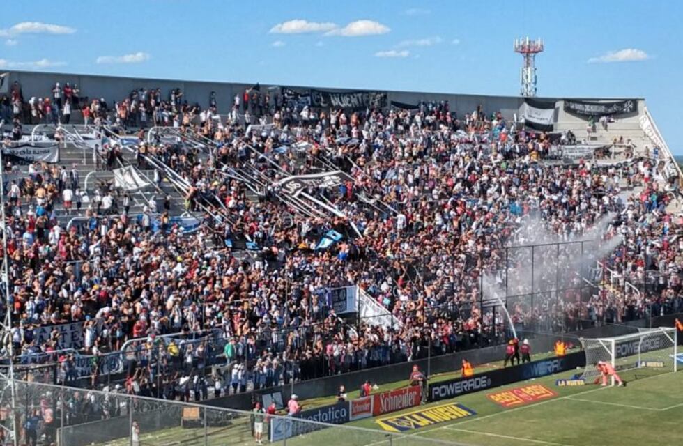 El intenso calor es protagonista en la semi entre el ferroviarios y el granates
