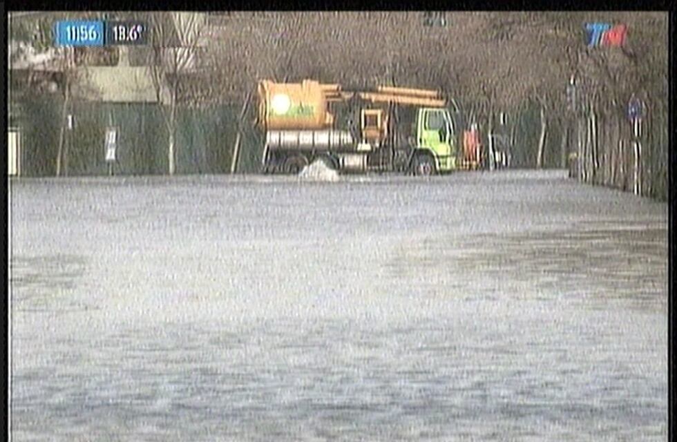 Por la ruptura de un caño distribuidor de agua se inundó un área frente al Hipódromo de Palermo