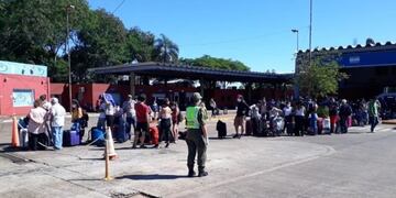 Cientos de turistas varados en Iguazú tras regresan de Brasil
