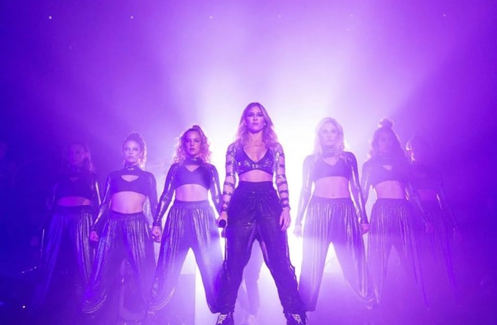 Ante el delirio de sus fans, Jimena Barón arrancó con todo "La Cobra Tour" en Buenos Aires