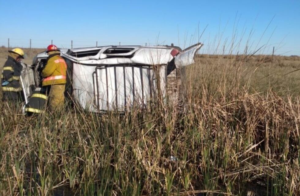 Despistó una camioneta en la Ruta 3: hay dos heridos