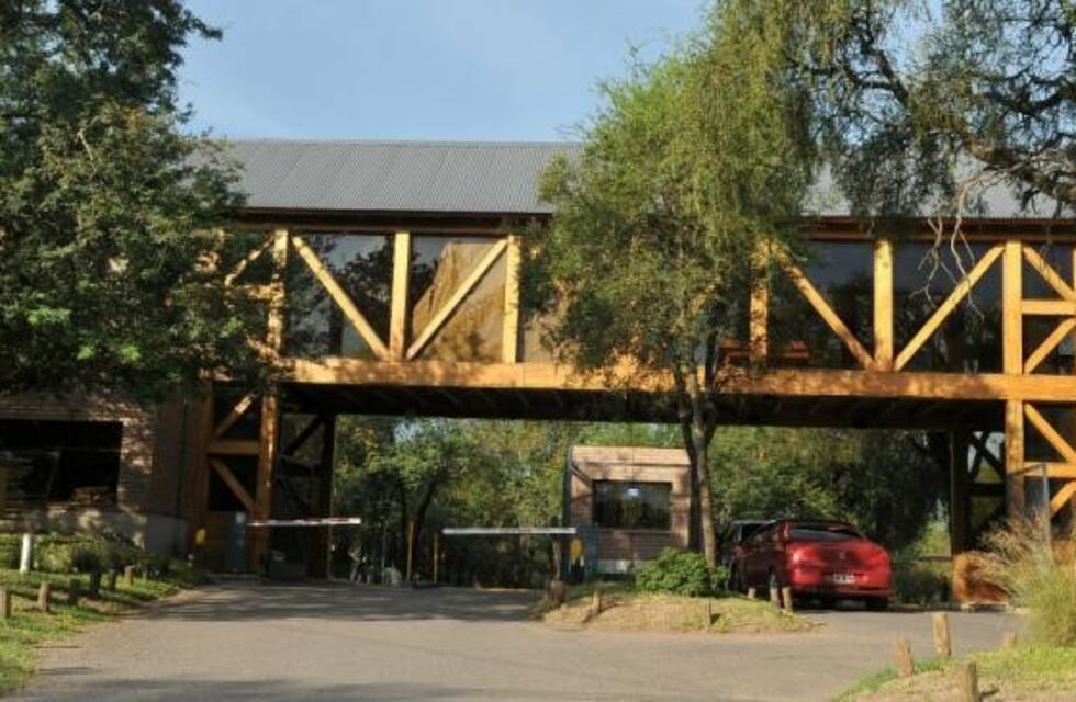 Doble robo en el country El Bosque, con un botín de 150 mil pesos