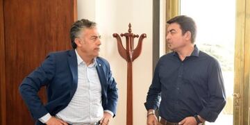 Los dos dirigentes radicales demostraron su descontento del escándalo a través de las redes sociales. \u002E