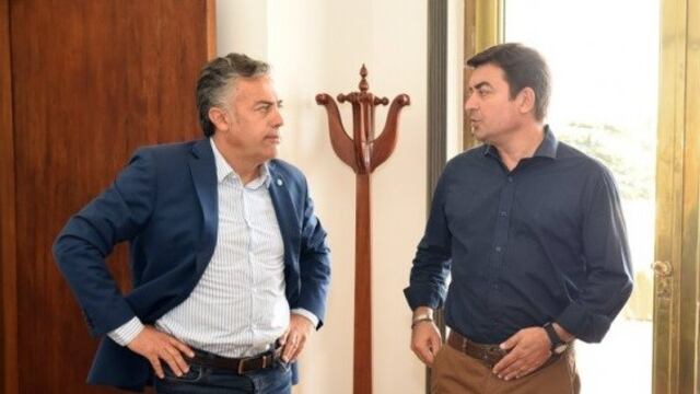 Los dos dirigentes radicales demostraron su descontento del escándalo a través de las redes sociales. \u002E
