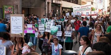 Marcha contra la violencia de gu00e9nero convocada en Rosario por el colectivo