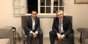 Oscar Herrera Ahuad y el presidente Alberto Fernández luego del encuentro de ayer en Olivos, en una charla privada\u002E (Gobierno Mnes)