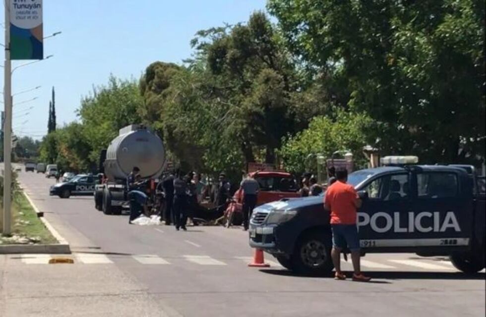 Un bebé fue atropellado por un camión y falleció