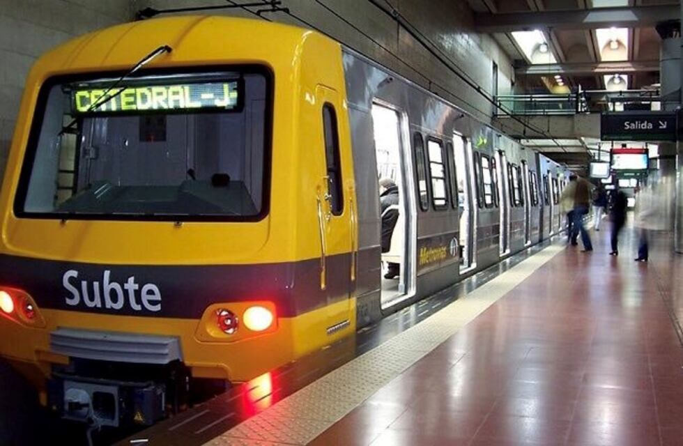 Desde metrodelegados advirtieron que "siguen circulando trenes con asbesto"