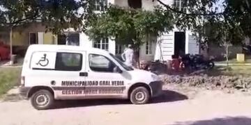 General Vedia: obreros trabajando en la casa del intendente en plena cuarentena\u002E (Web)\u002E