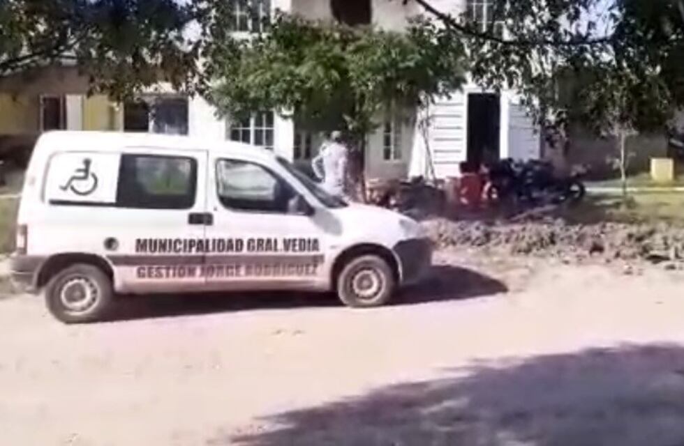 General Vedia: obreros trabajando en la casa del intendente en plena cuarentena