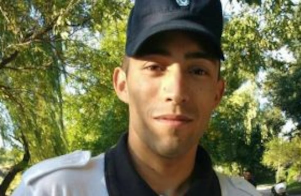 Policía les cuidó el auto cuatro horas cuando dejaron las ventanillas abiertas