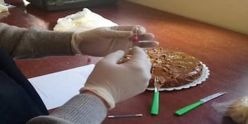 La droga estaba en una torta que la mujer pretendió ingresar para su hijo\u002E