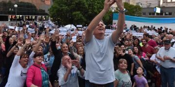 Gay realizó una mateada para cerrar su campaña electoral