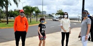 Como lo hicieron algunas familias en la Costanera de Posadas, vuelven las reuniones familiares acotadas y con prevenciones sanitarias\u002E