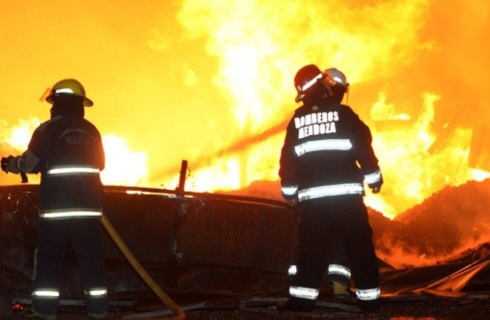 Falleció una mujer y sus hijos están grave luego de un incendio