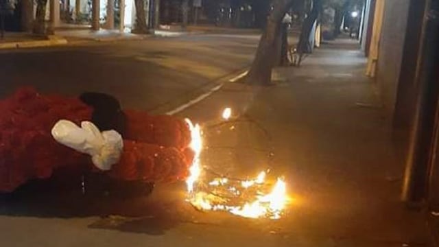 Vandalizaron un Papa Noel en Eldorado.