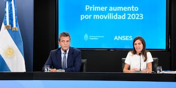 Massa y Raverta durante el anuncio.
