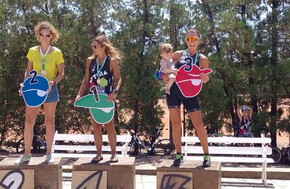 Verónica Ruatta, Roberto Testaferri y Gustavo Bravo de Arroyito se destacaron en el Triatlón de San Francisco
