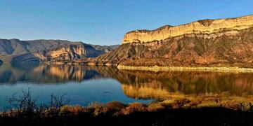 El dique que queda a pocos kilómetros de Salta que enamora a los turistas y permite vivir nuevas aventuras.