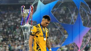 Lautaro Martínez no logró coronar su gran año con el título en la Champions League (AP Photo/Martin Meissner).