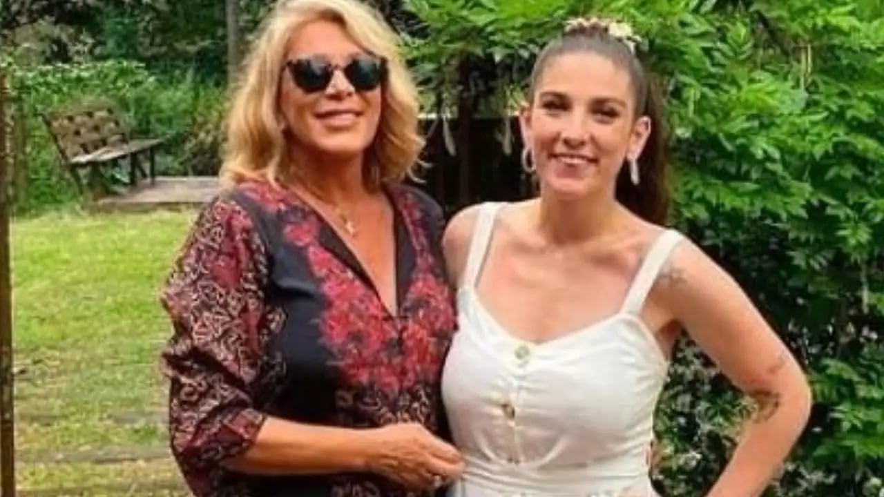 Juana Repetto junto a su madre.