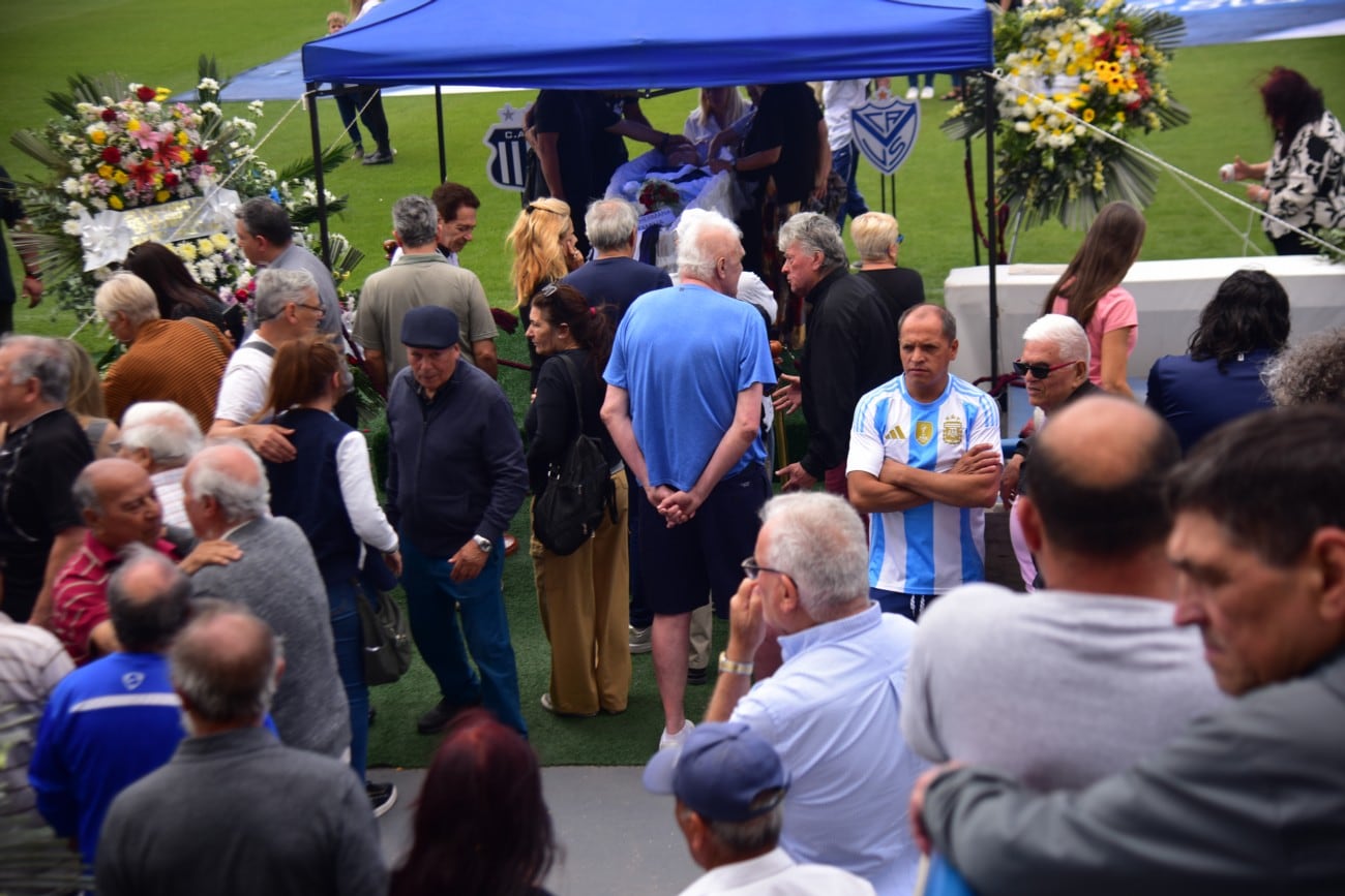 Velorio de Daniel Willington en la cancha de Talleres. (Pedro Castillo / La Voz)