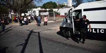 Familiares de internos se presentaron ante la Alcaidía, de barrio Cáceres, en busca de información.