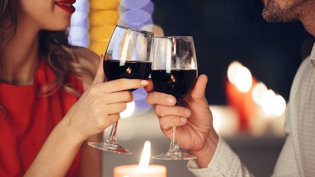 Una cena romántica que no fue tal. Foto: Freepik.