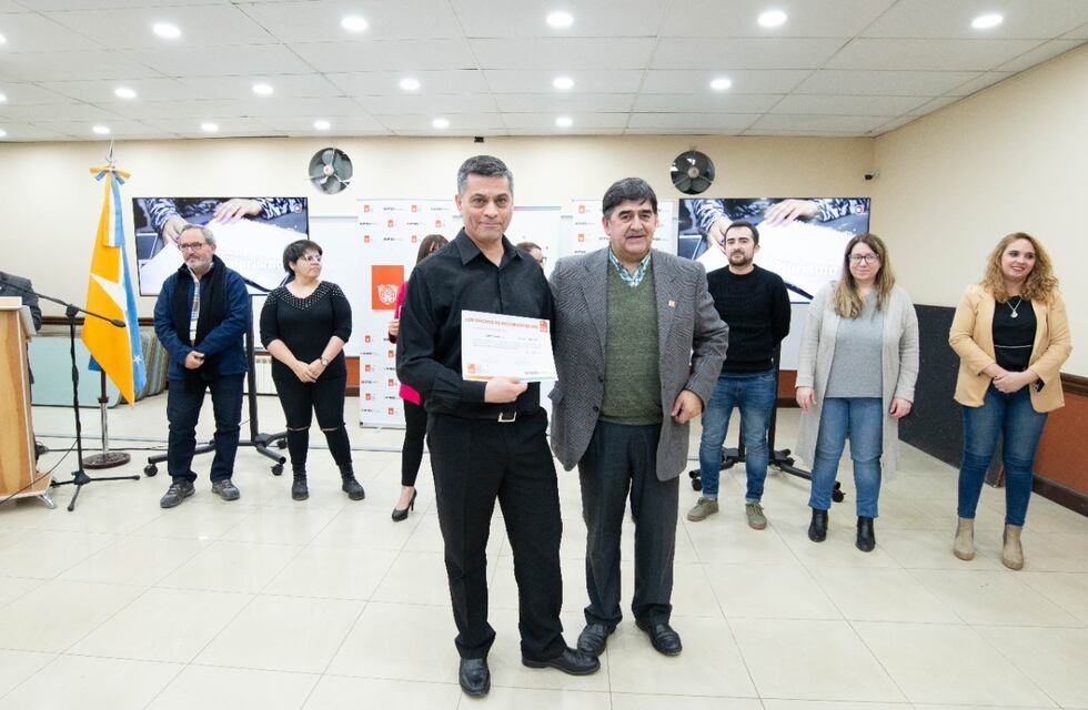 Gobierno entregó certificados de cursos de capacitación y formación laboral