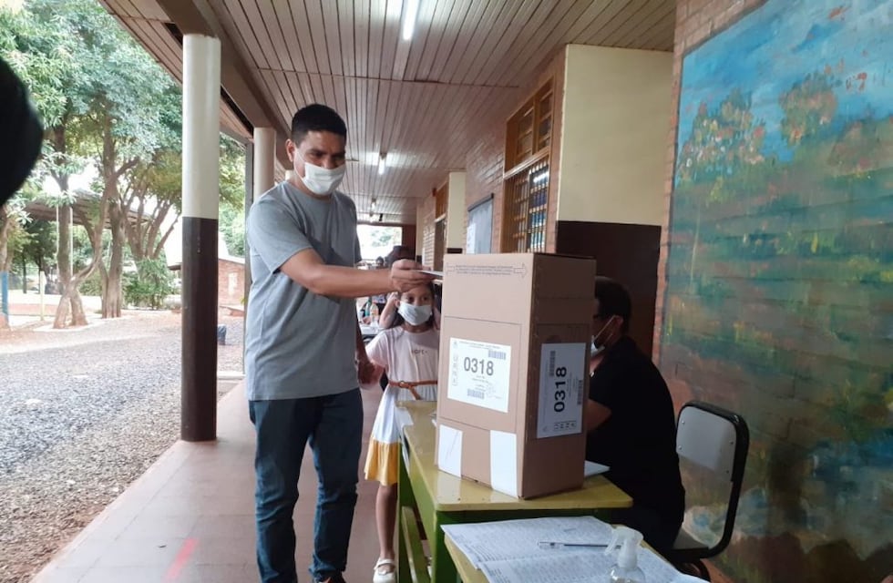 Elecciones 2021: El candidato Fernando Meza emitió su voto en Posadas y destacó la normalidad con la que se llevó a cabo la jornada electoral