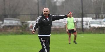 El técnico evalúa a varios jugadores que padecen molestias aunque todos estarían a disposición\u002E (Archivo)