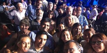 Facundo López junto a los integrantes del Frente Renovador Necochea en el congreso nacional que se realizó ayer en la de San Martín\u002E
