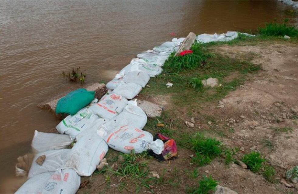 El Gobierno de Paraná asiste a los vecinos por la crecida del río