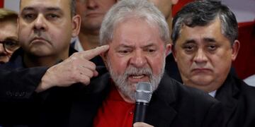 Former Brazilian President Luiz Inacio Lula da Silva attends a news conference after being convicted on corruption charges, in Sao Paulo, Brazil July 13, 2017\u002E REUTERS/Nacho Doce