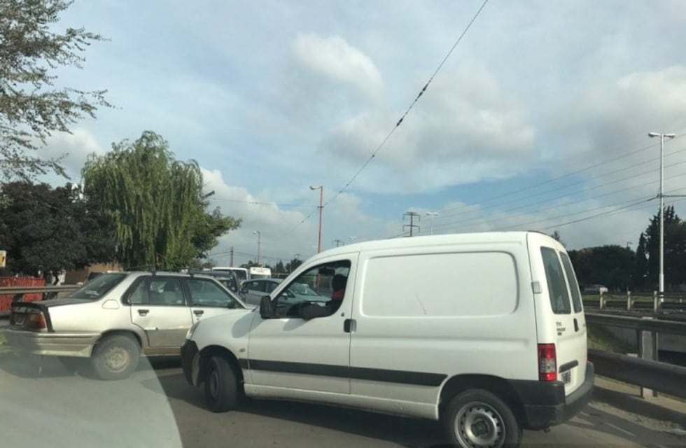 Caos en Circunvalación por piquete tras la desaparición de un joven