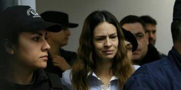 a joven sostuvo que \