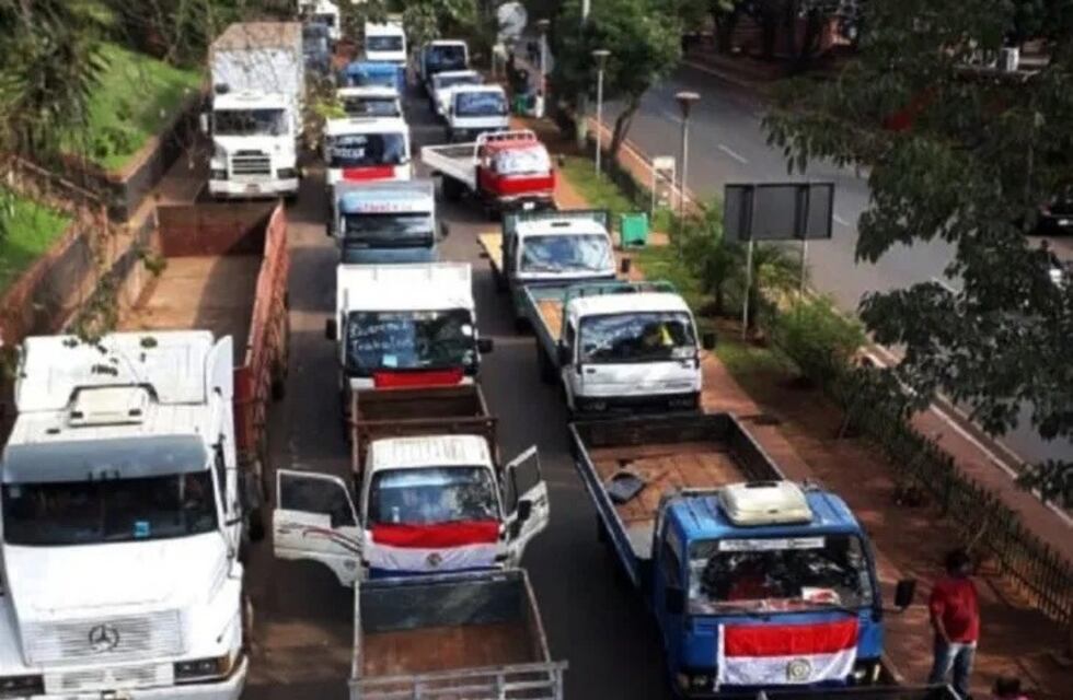 Fleteros de Ciudad del Este reclamaron que los dejen volver a trabajar