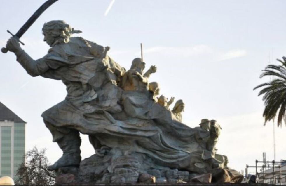 Aprueban trasladar frente al CCK las estatuas de Juana Azurduy y Juan de Garay